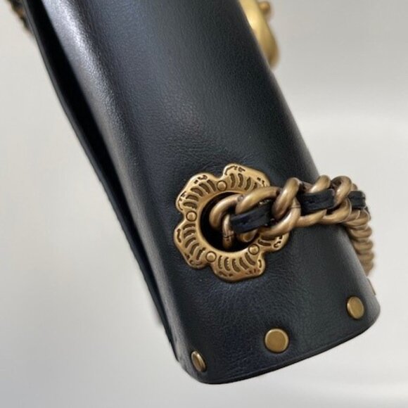 Coach - Picture 12 of 14